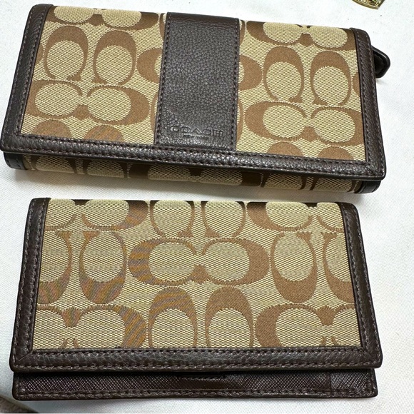 Coach Handbags - COACH NWOT SIGNATURE WALLET & CHECKBOOK HOLDER